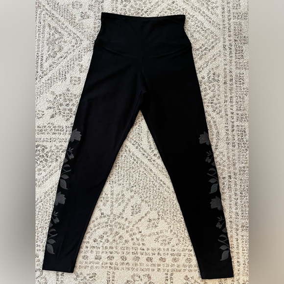 Yummie Black Leggings With Floral Detail - Picture 1 of 8